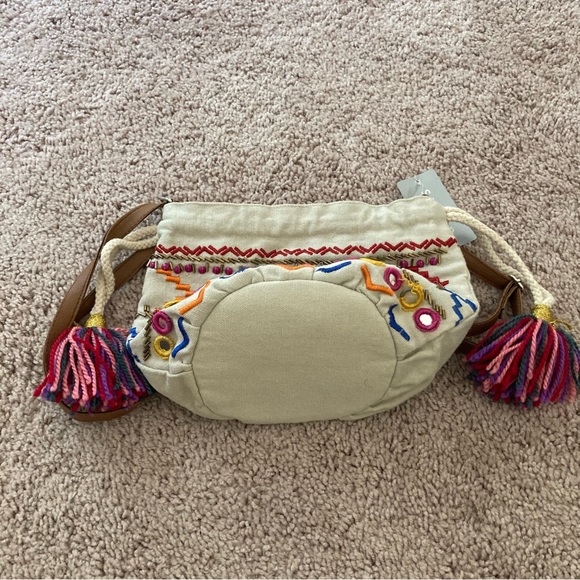 dELiA*S Canvas Crossbody Handbag With Mirror Embroidery Zippered Bags - Picture 3 of 5